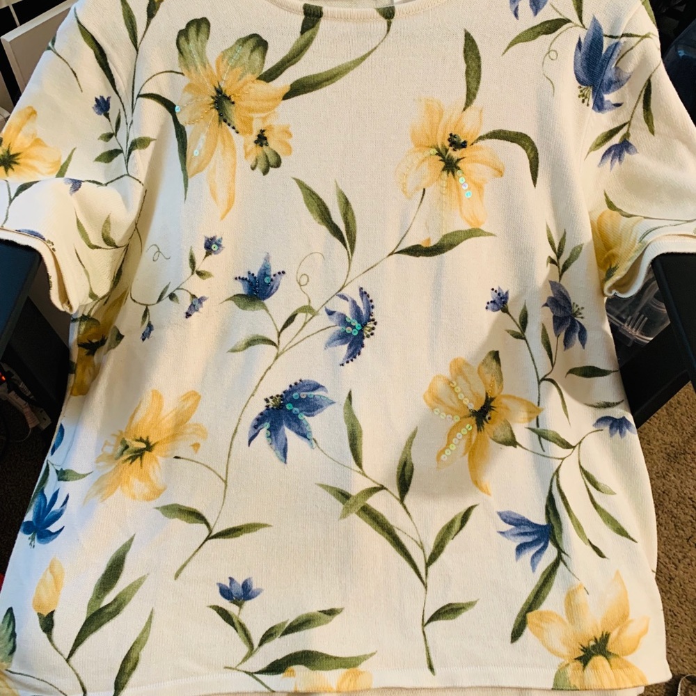 Rayon sweater. Short sleeves Beige, fancy.